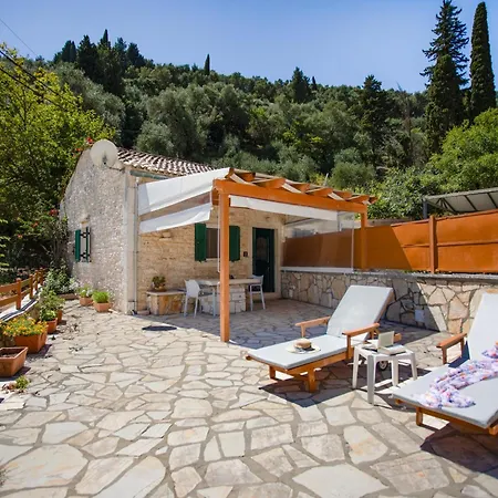 Korinas Cottage: Stone Close To The Agní