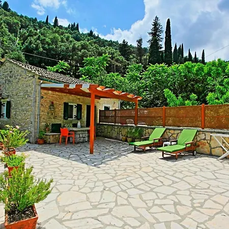 Korinas Cottage: Stone Close To The *