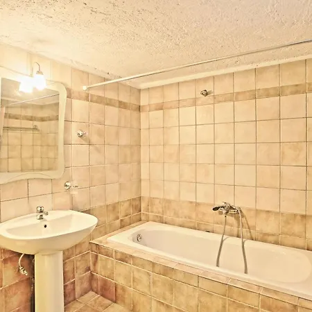 Korinas Cottage: Stone Close To The Apartment Agni