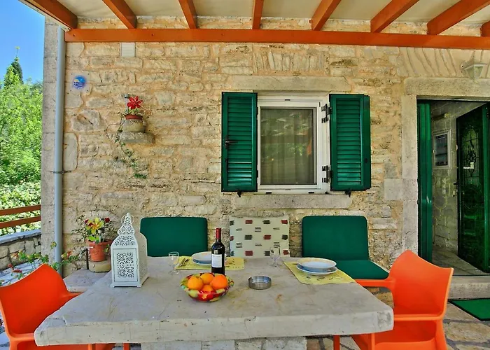 Korinas Cottage: Stone Close To The Apartament Agní
