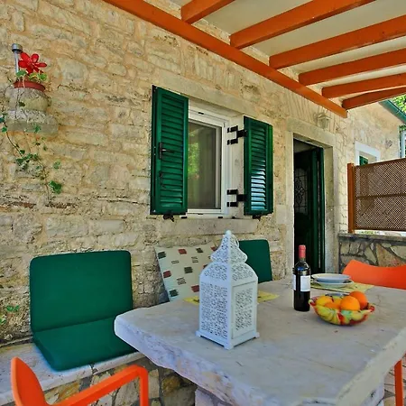 דירה Korinas Cottage: Stone Close To The