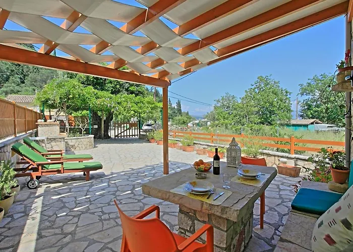 Korinas Cottage: Stone Close To The