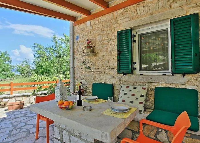 Korinas Cottage: Stone Close To The *