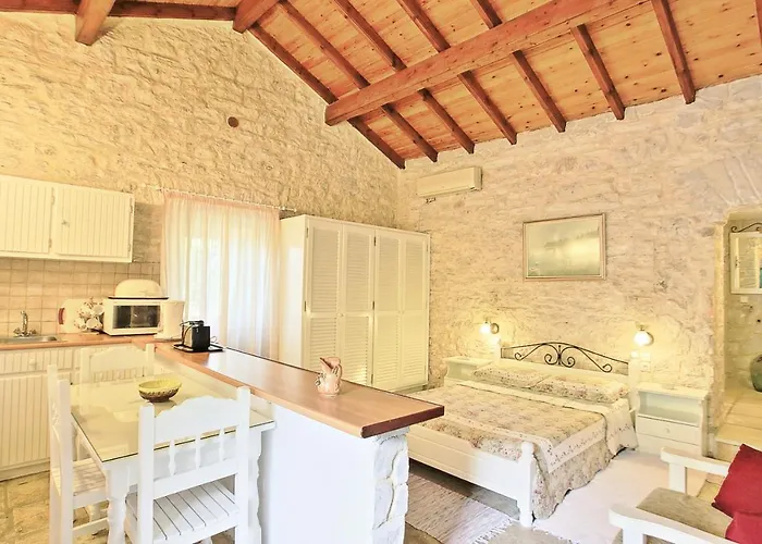 Korinas Cottage: Stone Close To The * Agní