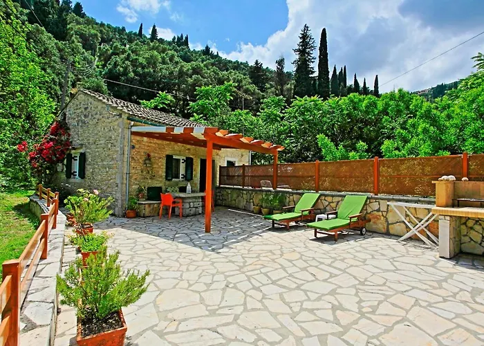Korinas Cottage: Stone Close To The *