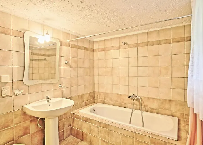 Korinas Cottage: Stone Close To The Apartamento Agní